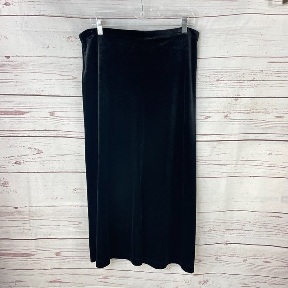 Units Petite Women's Black Velour Back Slit Elastic Waist Long Skirt Size SP - Picture 3 of 7